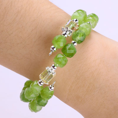 สี่เหลี่ยม Multifaced Bead Peridot Bangle สร้อยข้อมือคริสตัลแท้