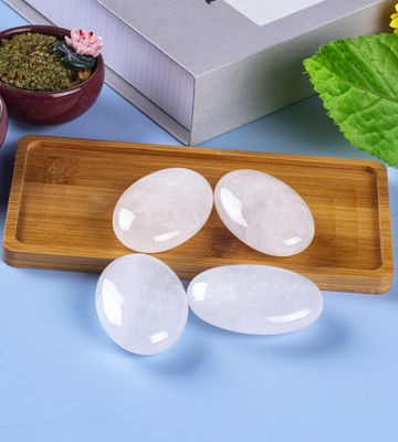 หินควอตซ์ใสธรรมชาติ หินปาล์ม Unisex Oval หินควอตซ์ใส สําหรับ Reiki พลังงาน Chakra การสมาธิ ปลดความกังวล