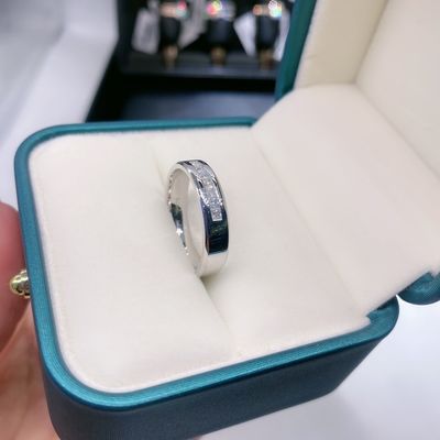 18k ทอง Moissanite แหวนหมั้นเพชร สีที่กําหนดเอง