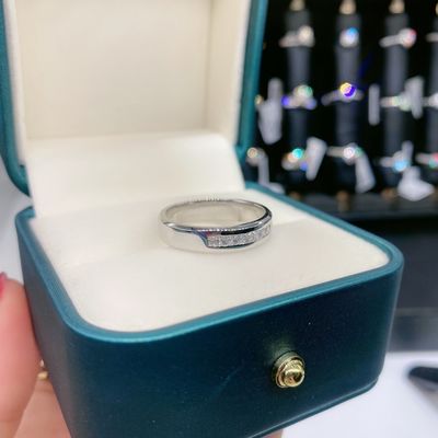 18k ทอง Moissanite แหวนหมั้นเพชร สีที่กําหนดเอง
