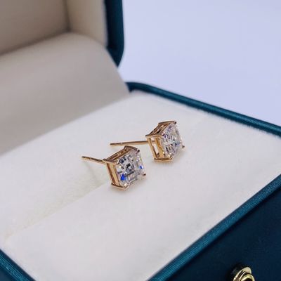 สร้อยหูทอง 18K ทอง Moissanite เพชร Stud สําหรับของขวัญวันเกิด