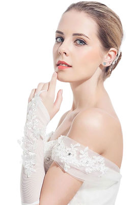 18k ทอง Moissanite ไดมอนด์ Stud หูหูทองขาว สนับสนุนการปรับแต่ง